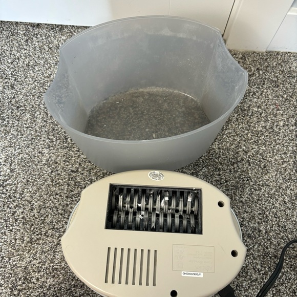 Portable Paper Shredder - Picture 3 of 3